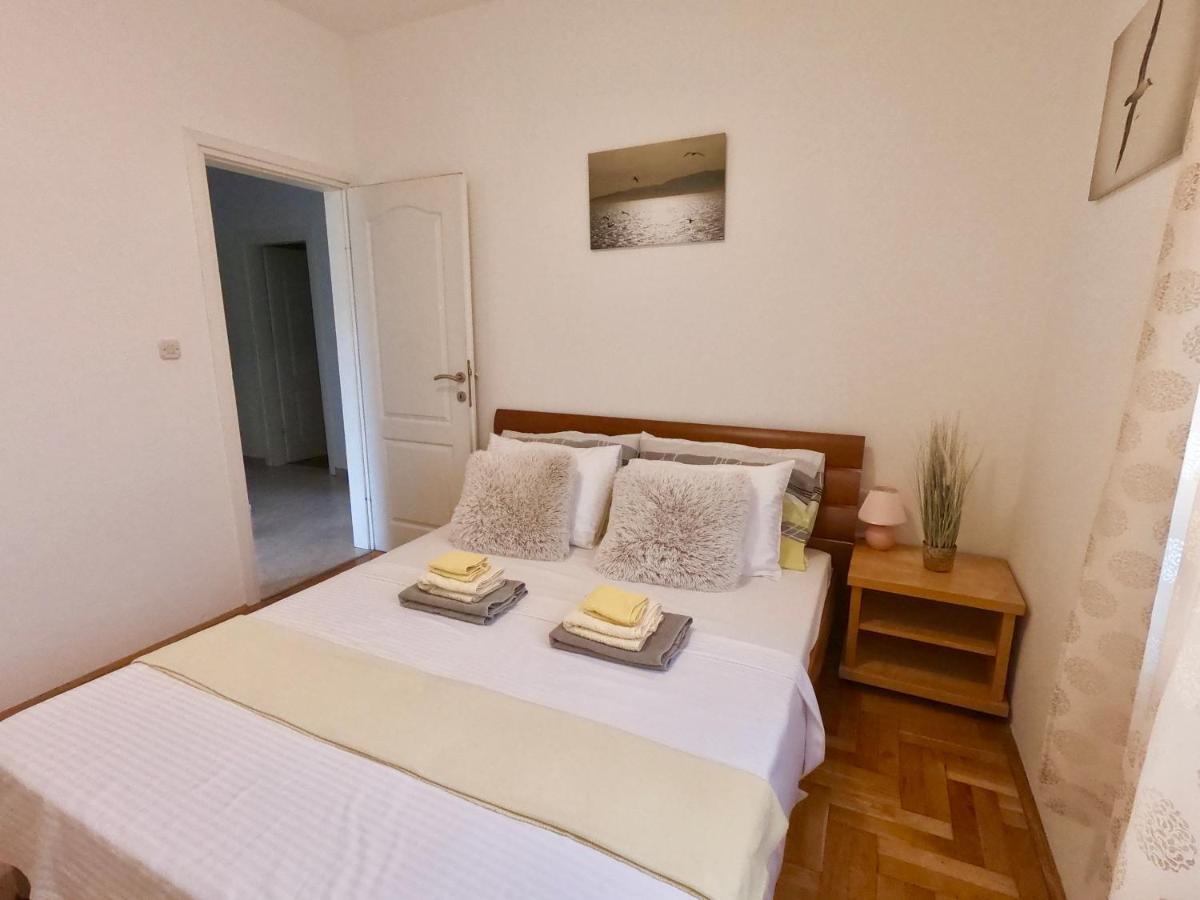 Sunny Apartment By The Beach Kaštel Štafilić Exterior foto