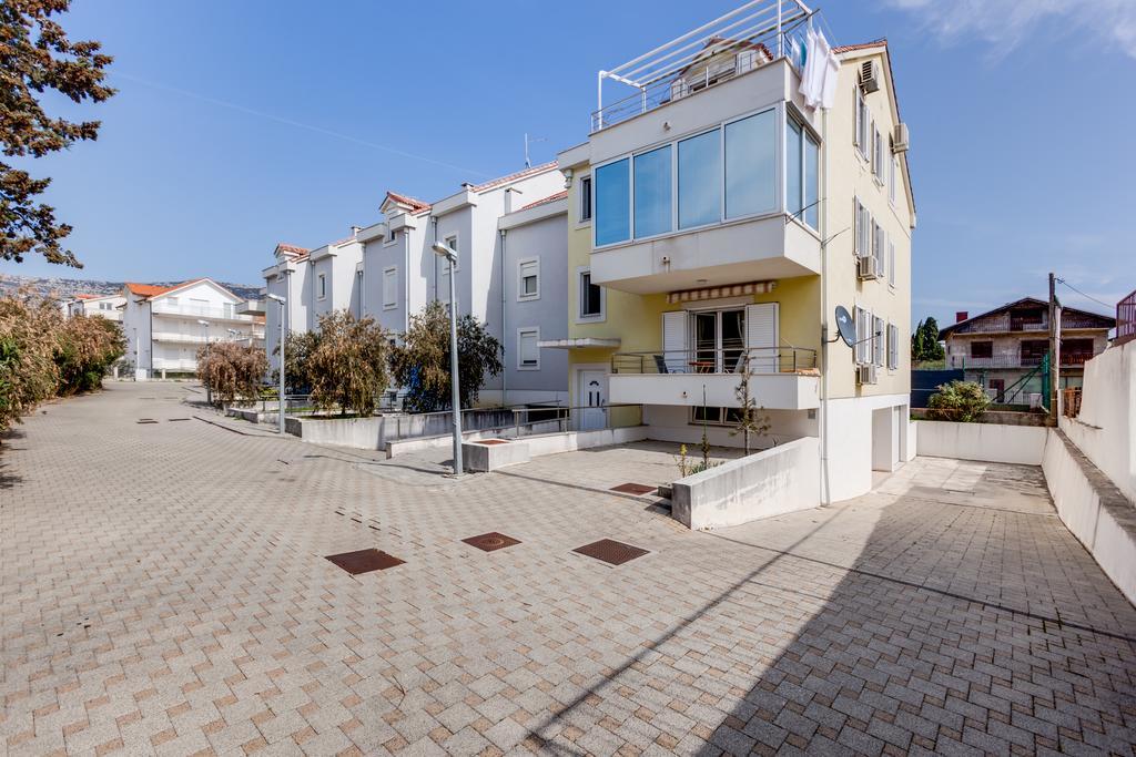Sunny Apartment By The Beach Kaštel Štafilić Exterior foto